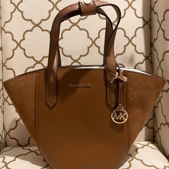 Michael Kors Portia purse and dust cover.  Beautifull brown w soft suede sides - Picture 4 of 4